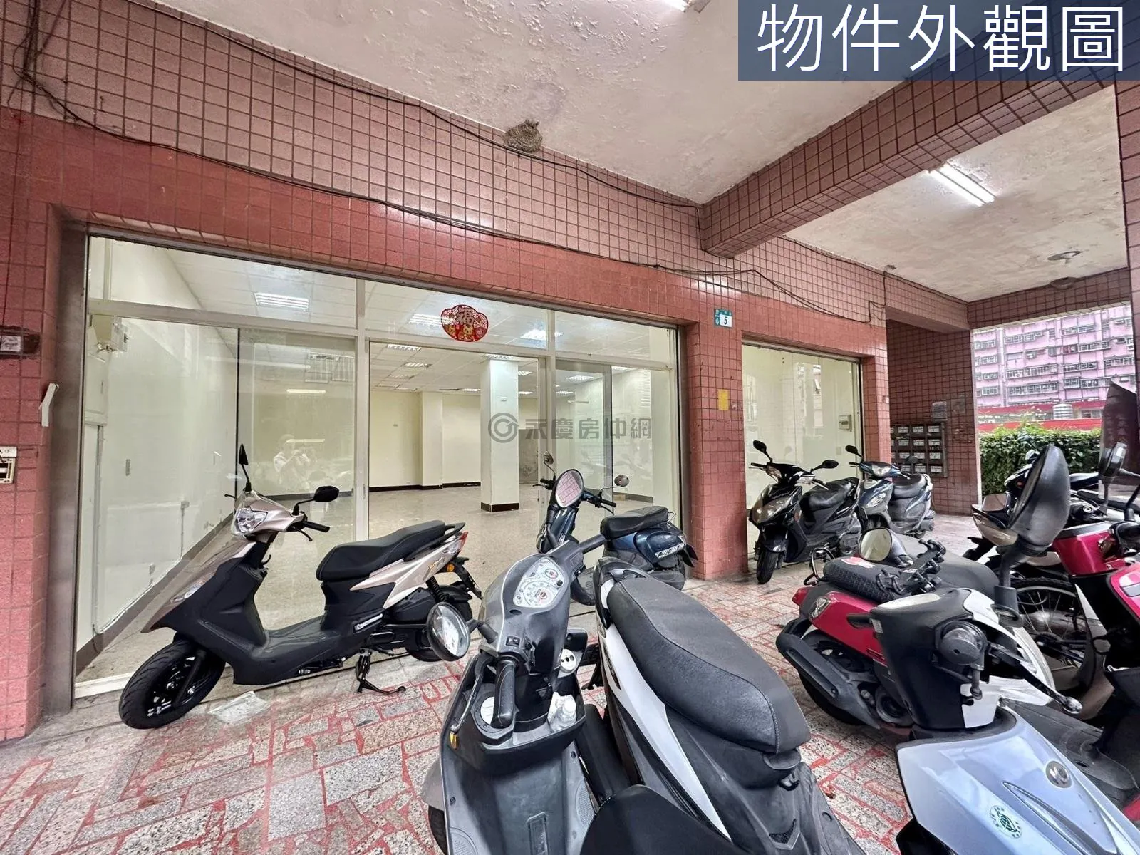 二橋國小旁雙拼大面寬大坪數店面+車位