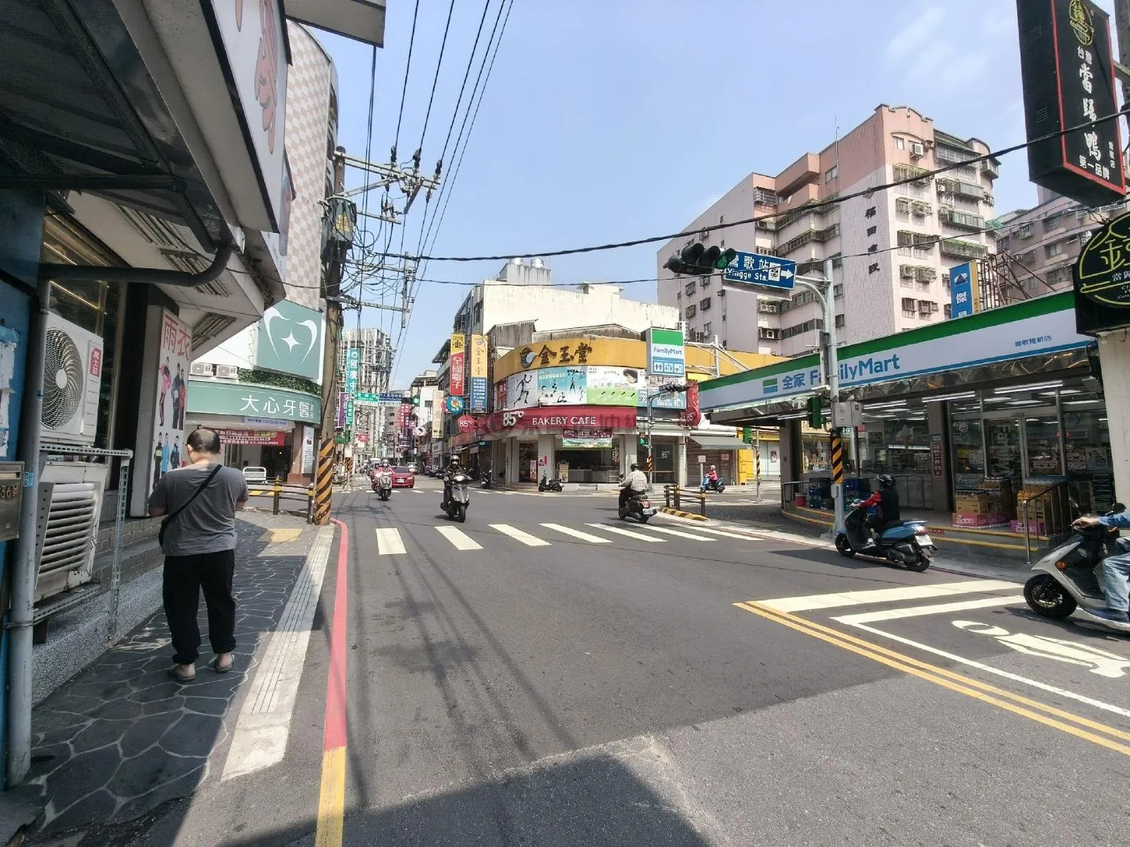 近鶯歌市區未來捷運旁陶瓷老街賺錢黃金透店 第 2 張