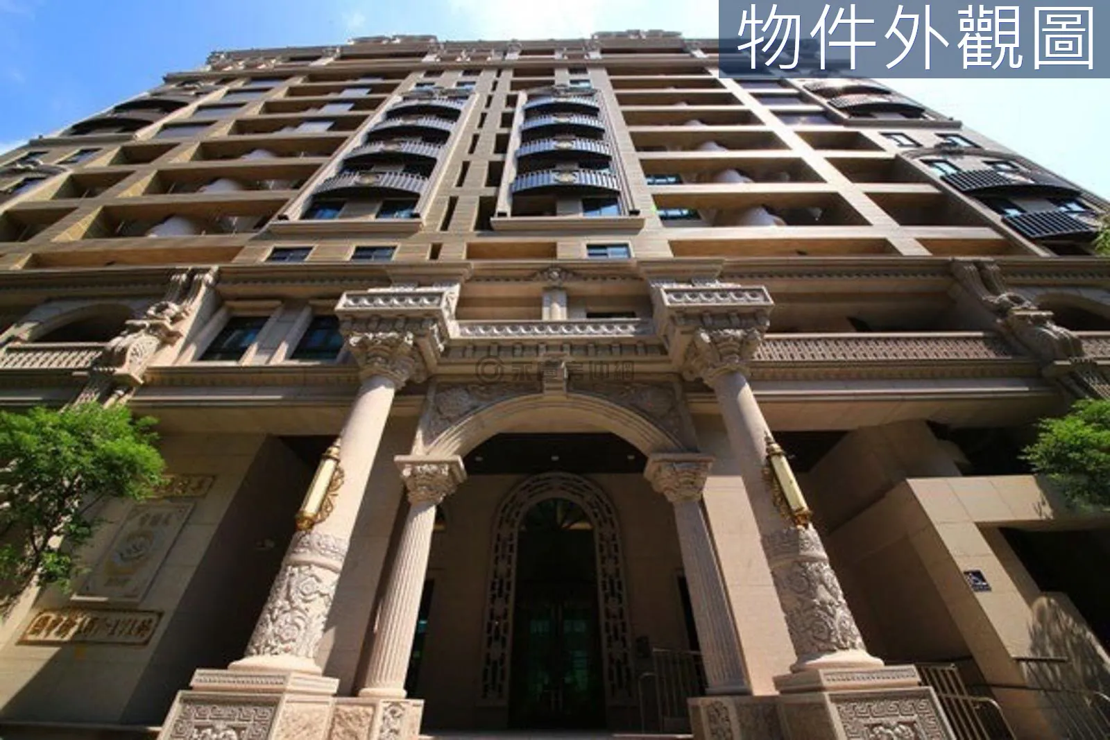 尖山國中街君邑雷諾瓦方正三房車