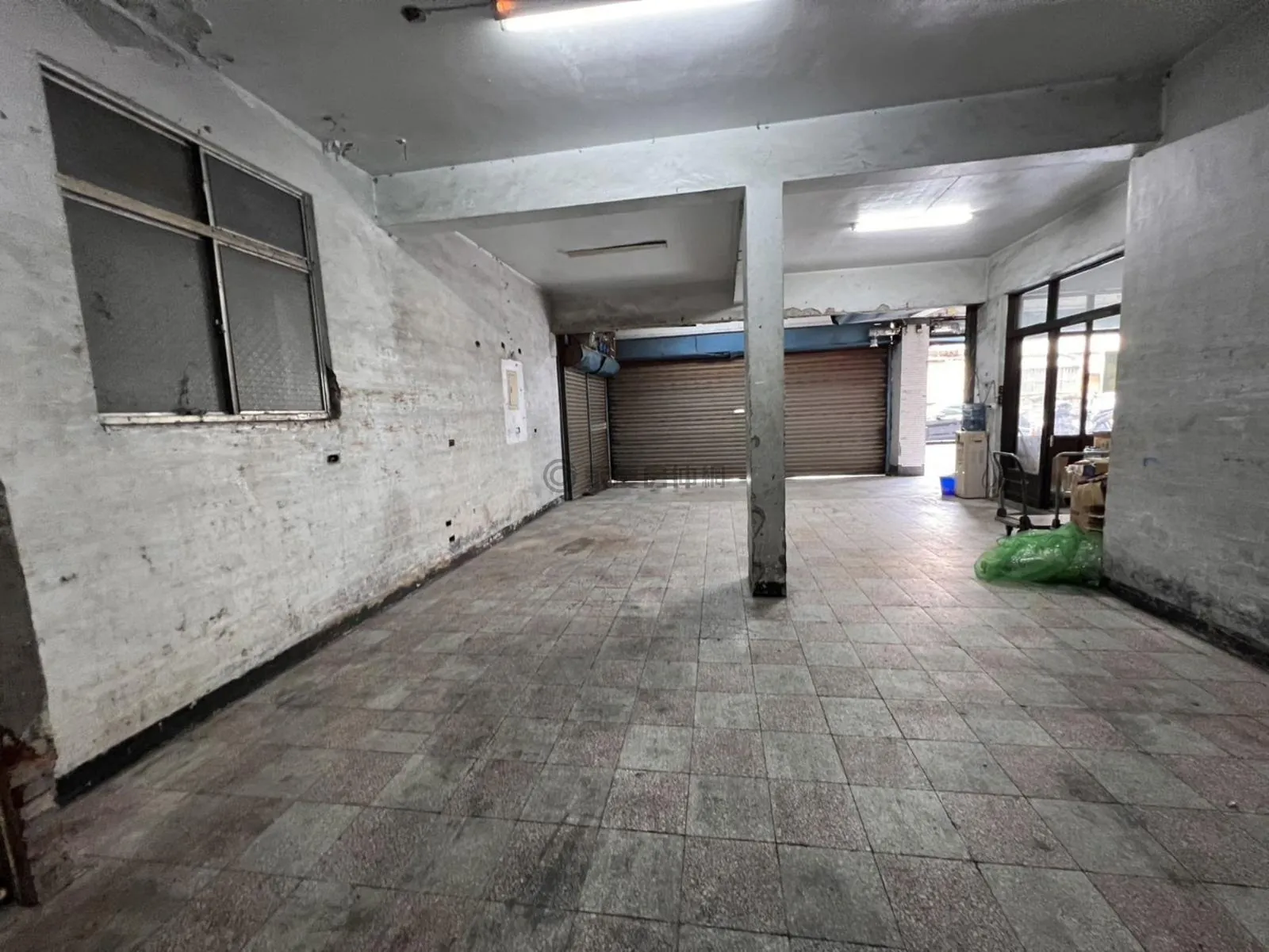 中路市府旁一樓7米大面寬公寓店面文武皆可A 第 2 張